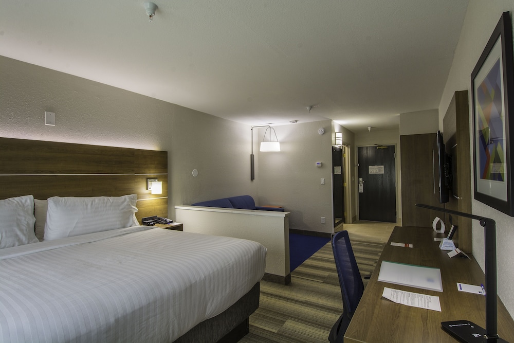 Holiday Inn Express Naples South I 75 16/67