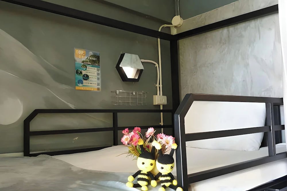 Beehive Phuket Old Town - Hostel 7/64