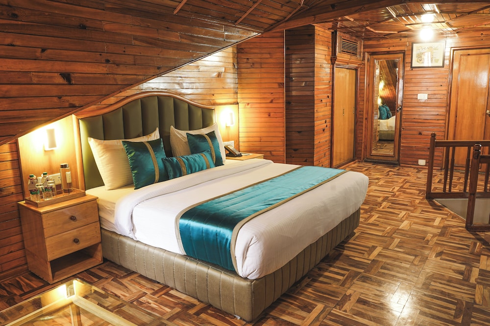 Suite, Double Bed, Sofa, The Manali Inn 2/10