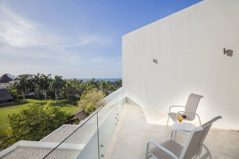 Presidente Intercontinental Cancun Resort 37/82