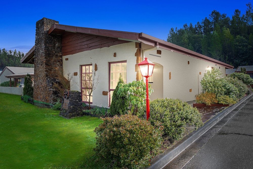 Gold Rush Inn 35/40