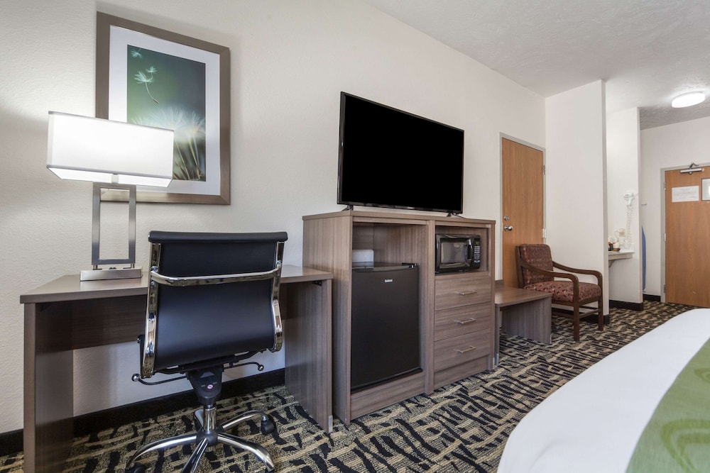 Quality Inn and Suites Omaha NE 31/34