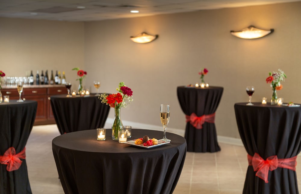 Meadowbrook Inn And Suites 35/45
