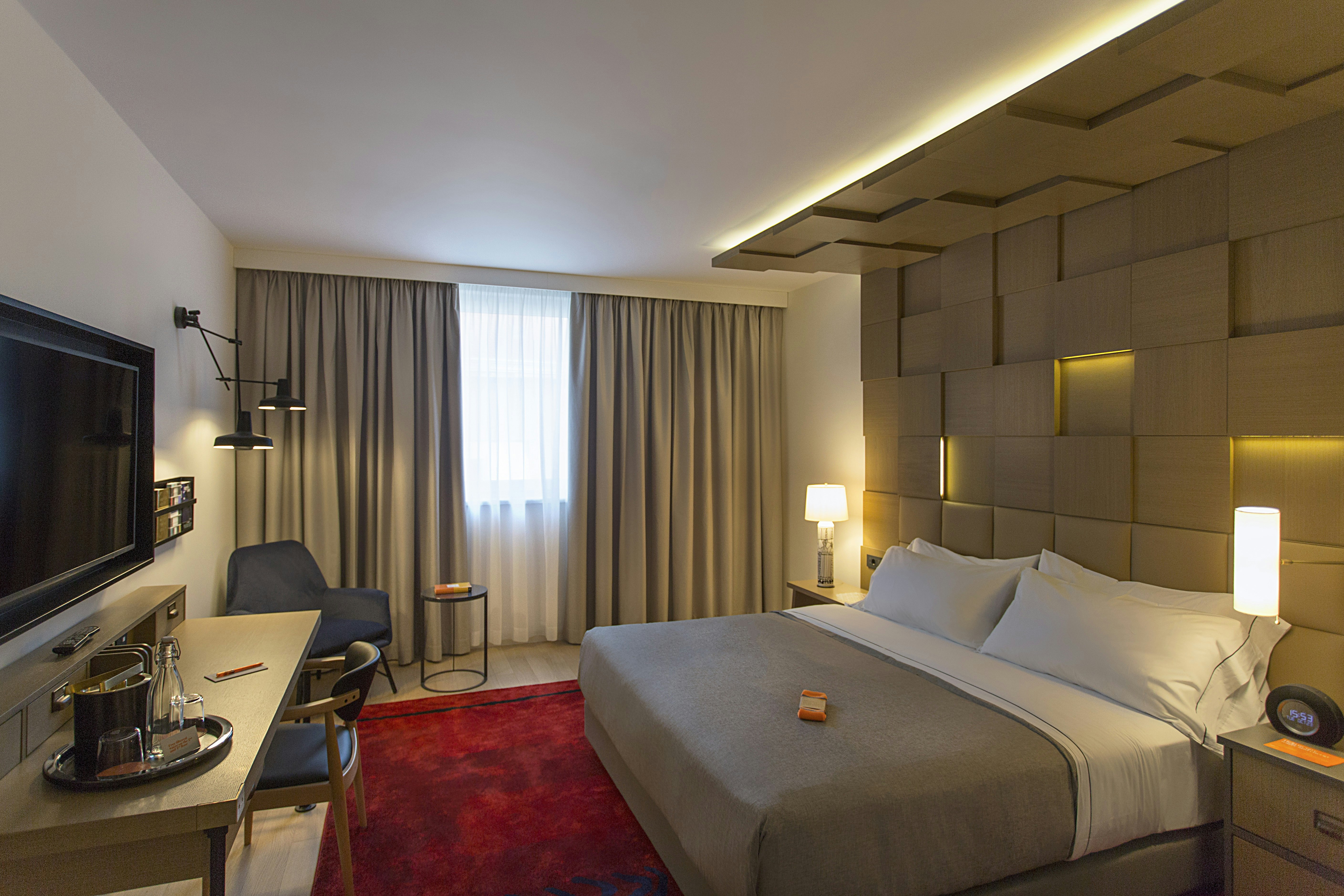 ROOM, KING BED