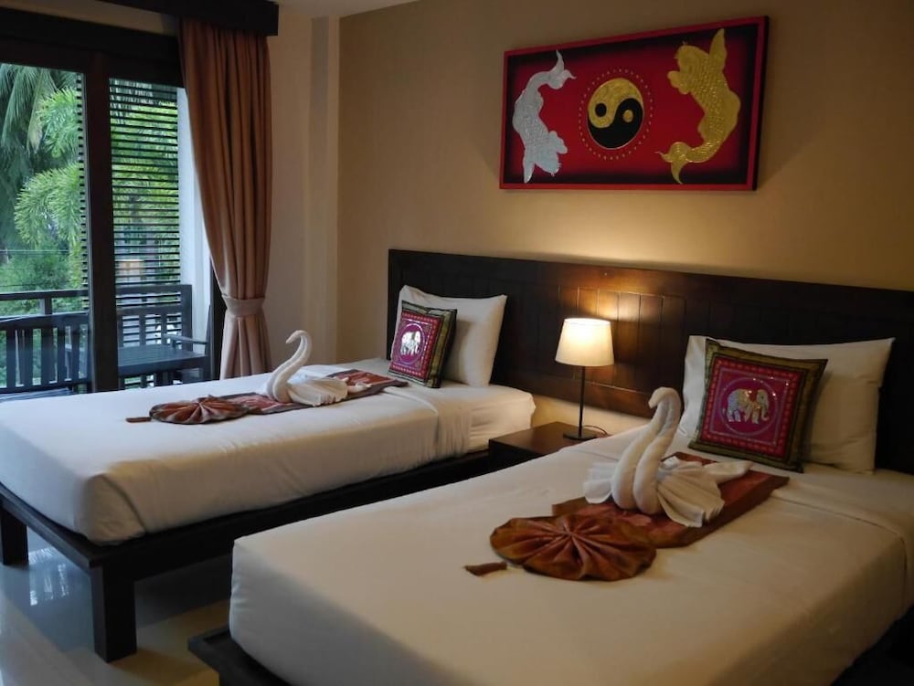 Ampha Place Hotel 32/53