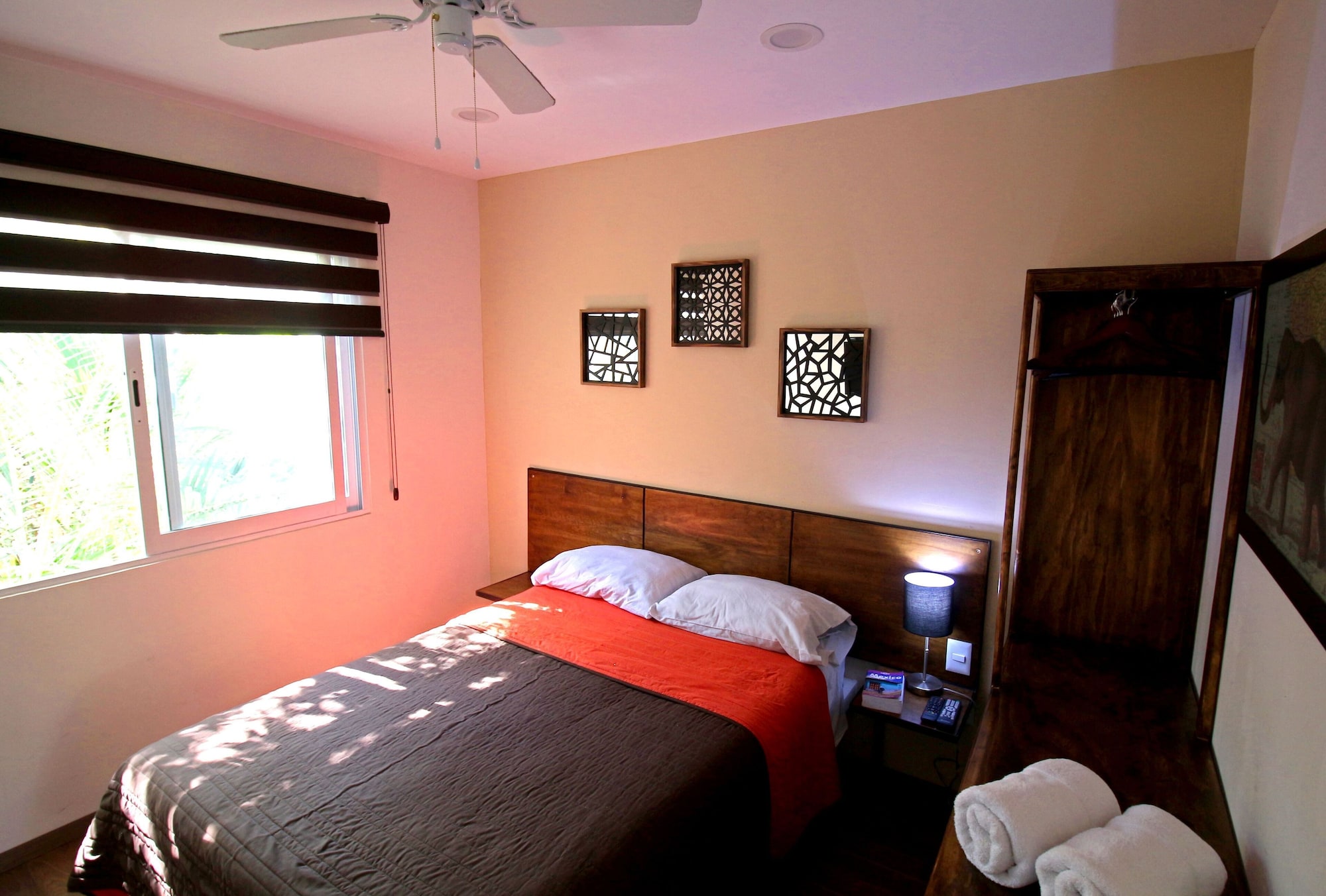 DELUXE, DOUBLE BED