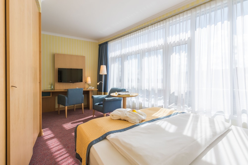 Strand-Hotel Hübner 9/39