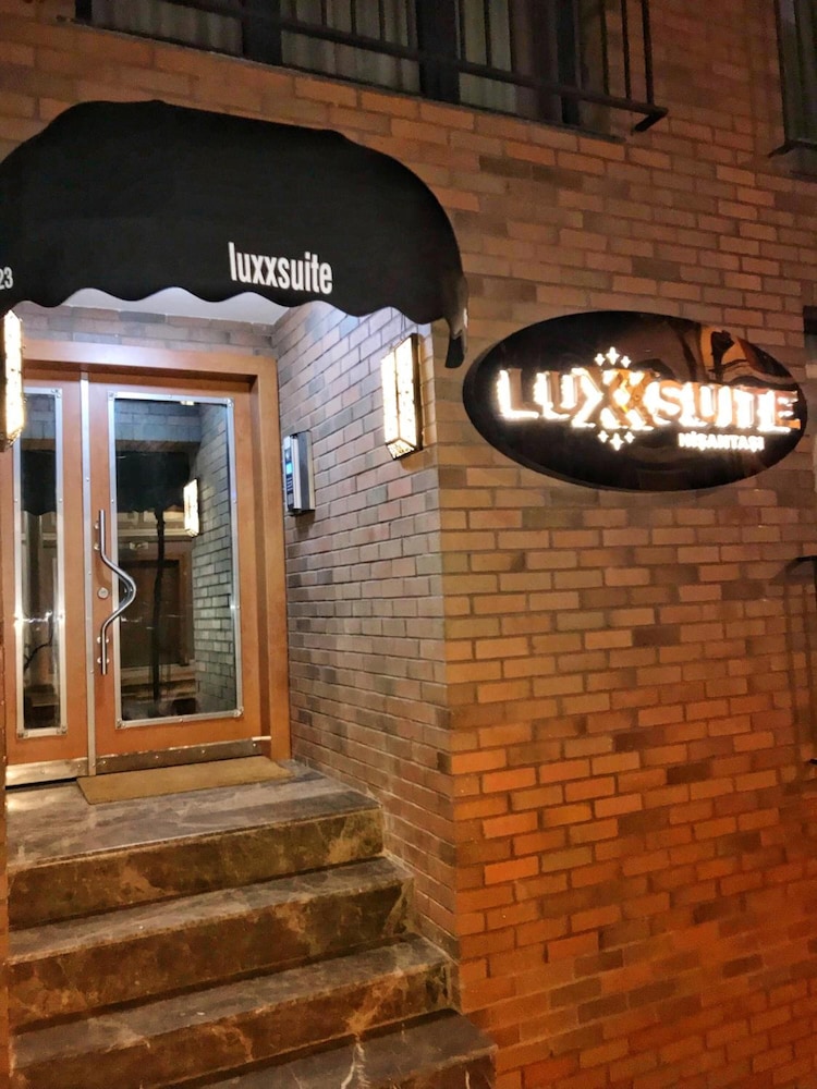 Luxx Suite 6/40