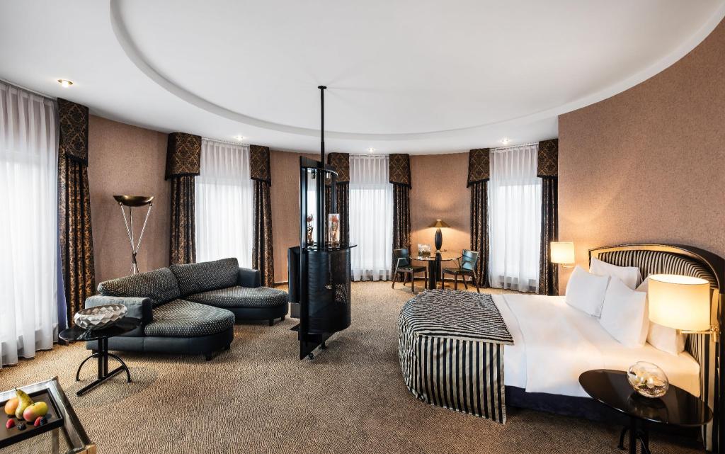 جناح جونيور ديلوكس بسرير كوين