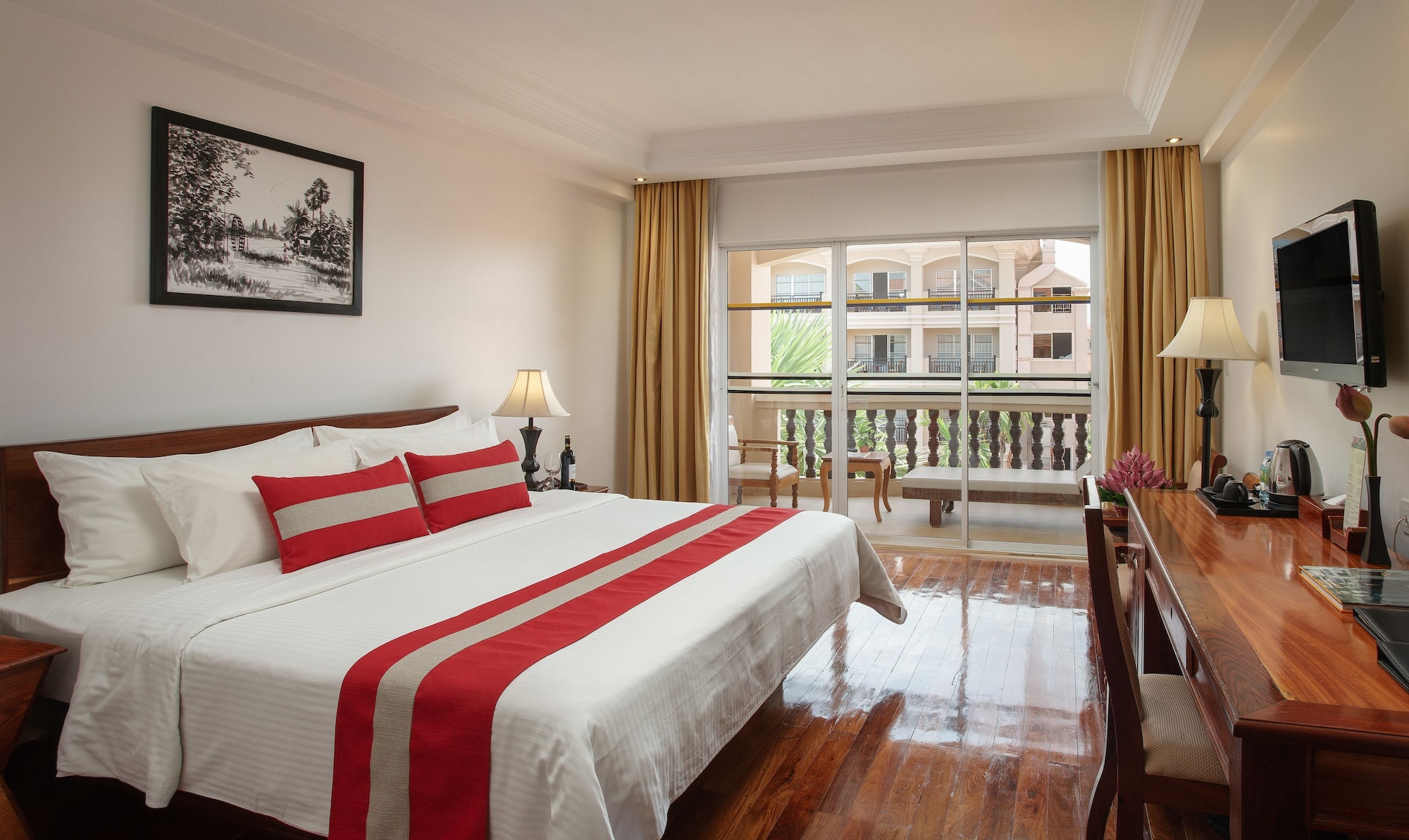DELUXE, KING BED, BALCONY