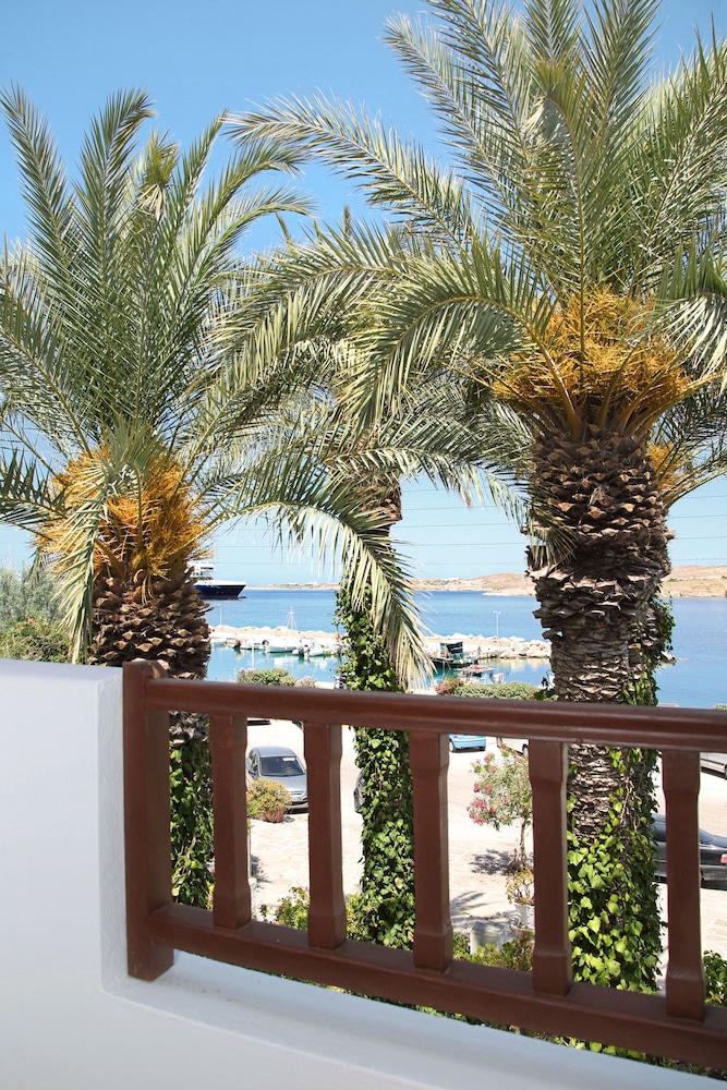 Asterias Hotel 32/33