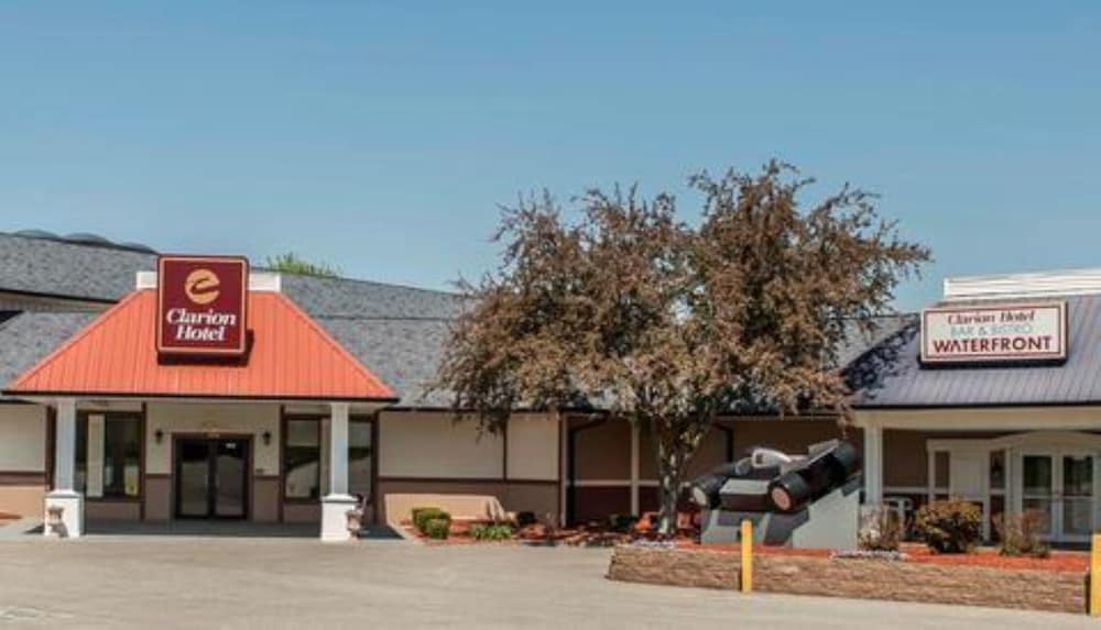 Travelodge by Wyndham Indianapolis Speedway 5/50