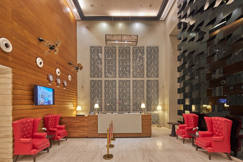 Lemon Tree Premier, Navi Mumbai 10/67
