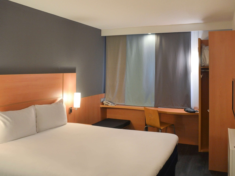 ibis Reading Centre 22/59