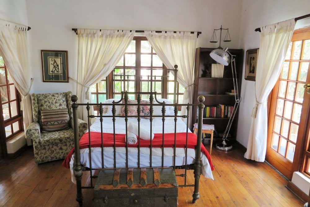 Sandton Farmhouse Executive B&B 18/38