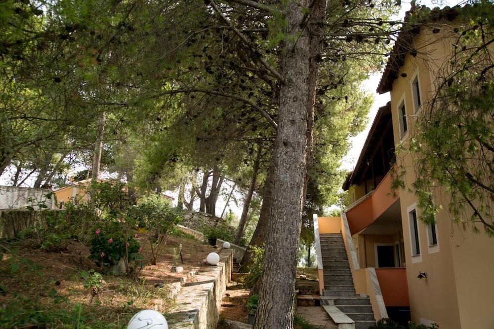 Almyros Studios And Apartments 31/44