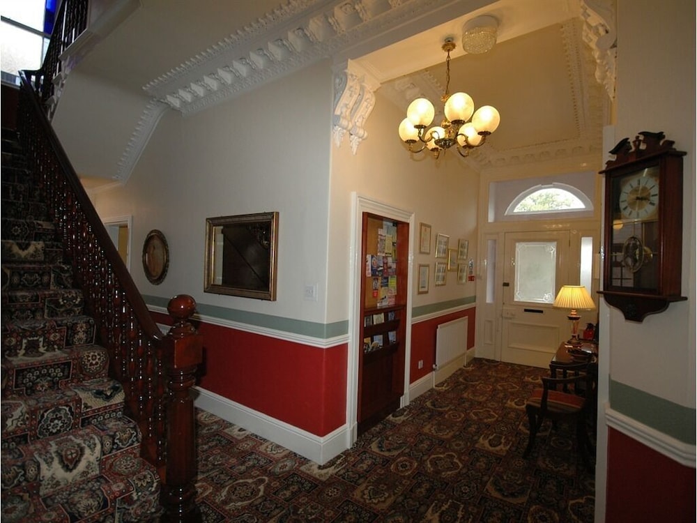 Bowden Lodge Hotel 6/50