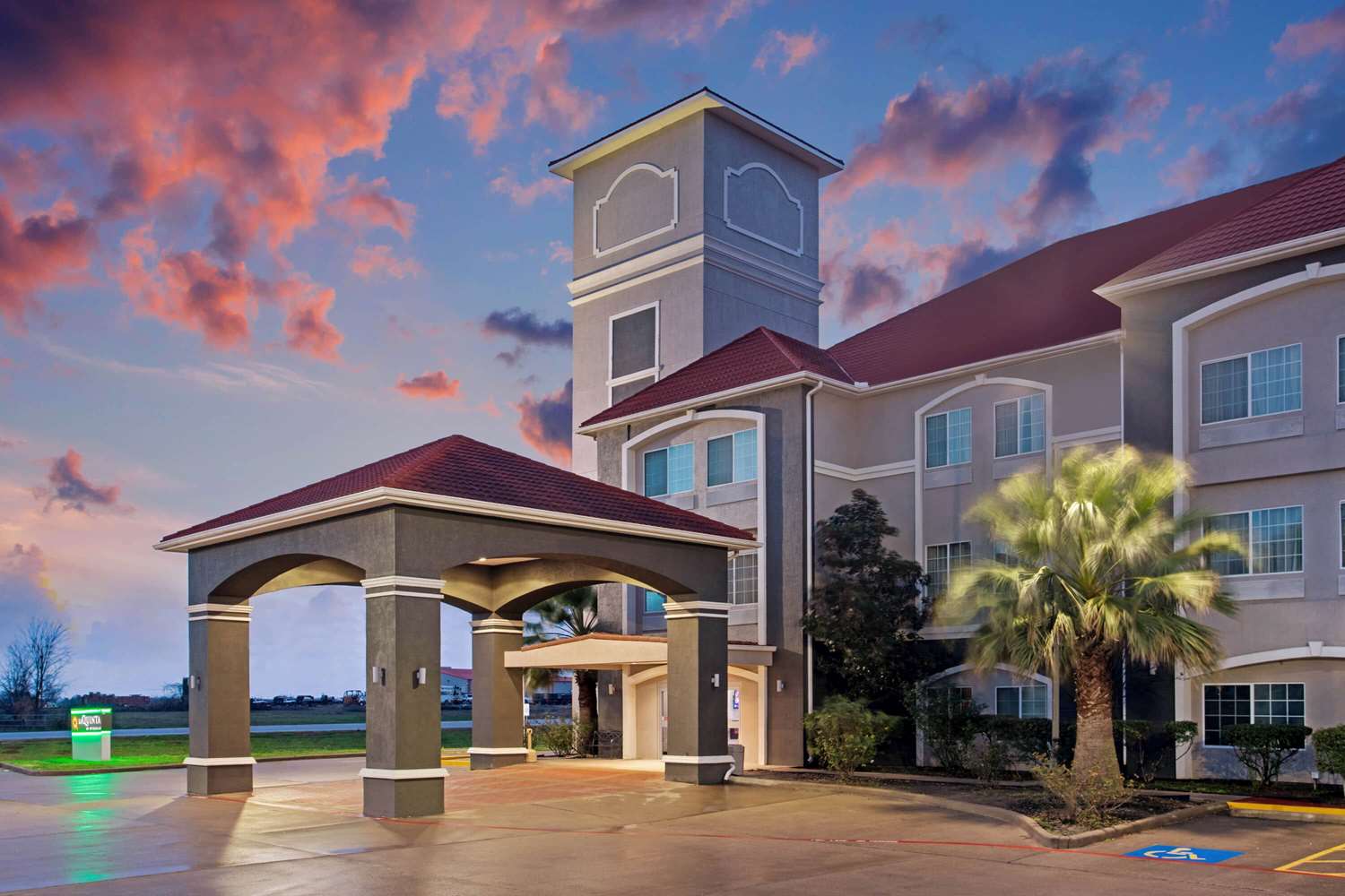 La Quinta Inn & Suites by Wyndham Fairfield TX 50/58