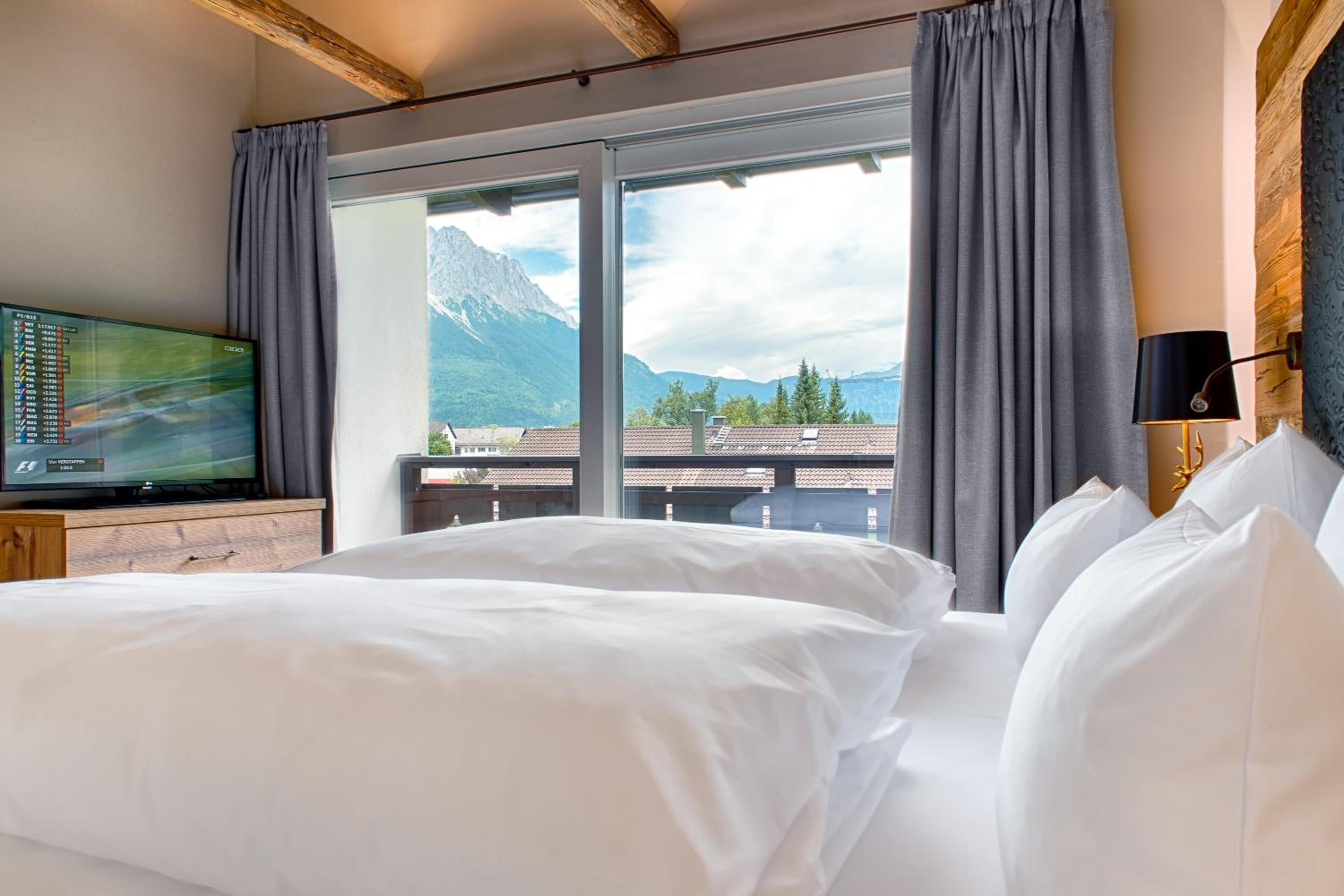 2 Bedrooms, Master, Suite