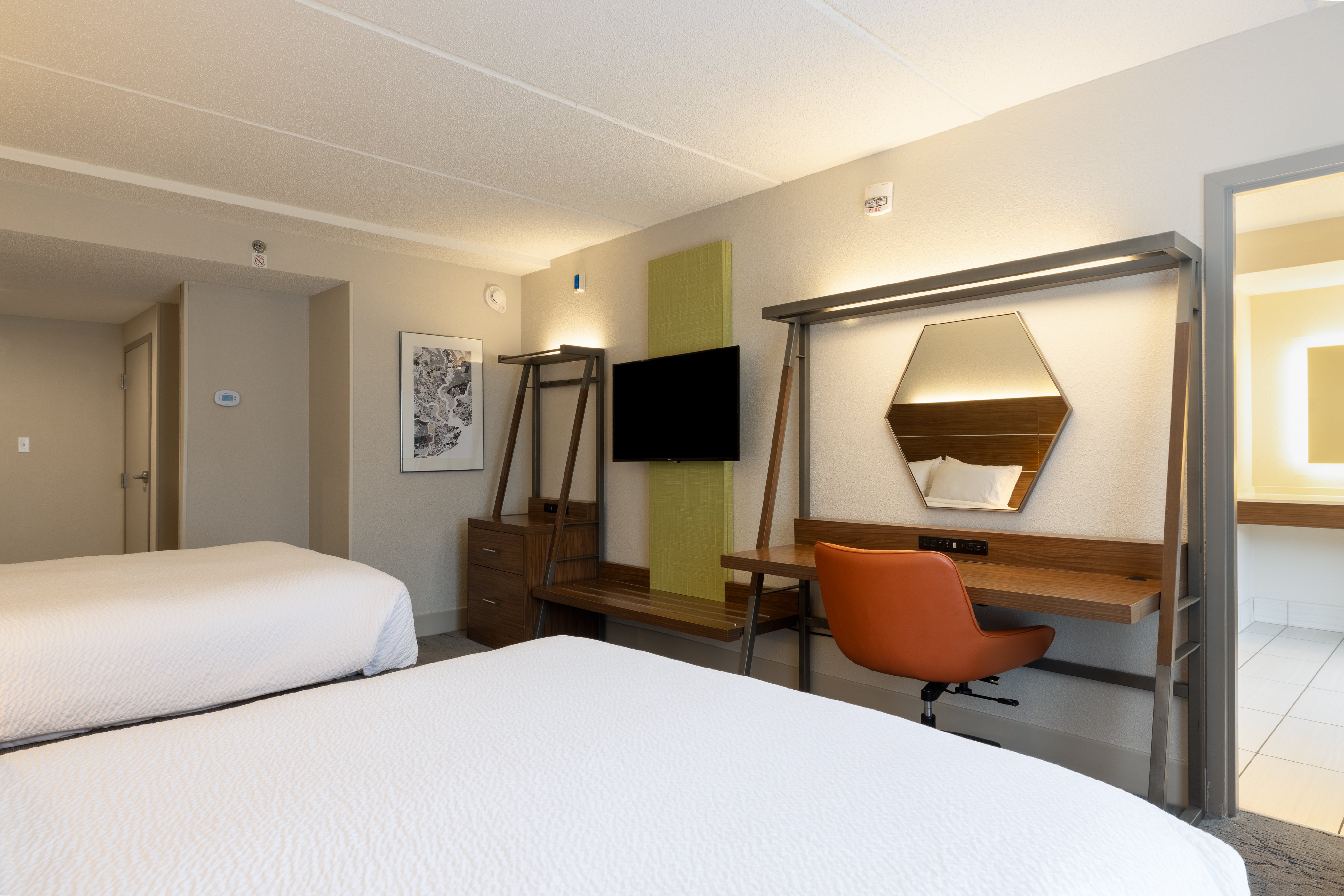 Holiday Inn Express Charleston US Hwy 17 & I-526 12/77