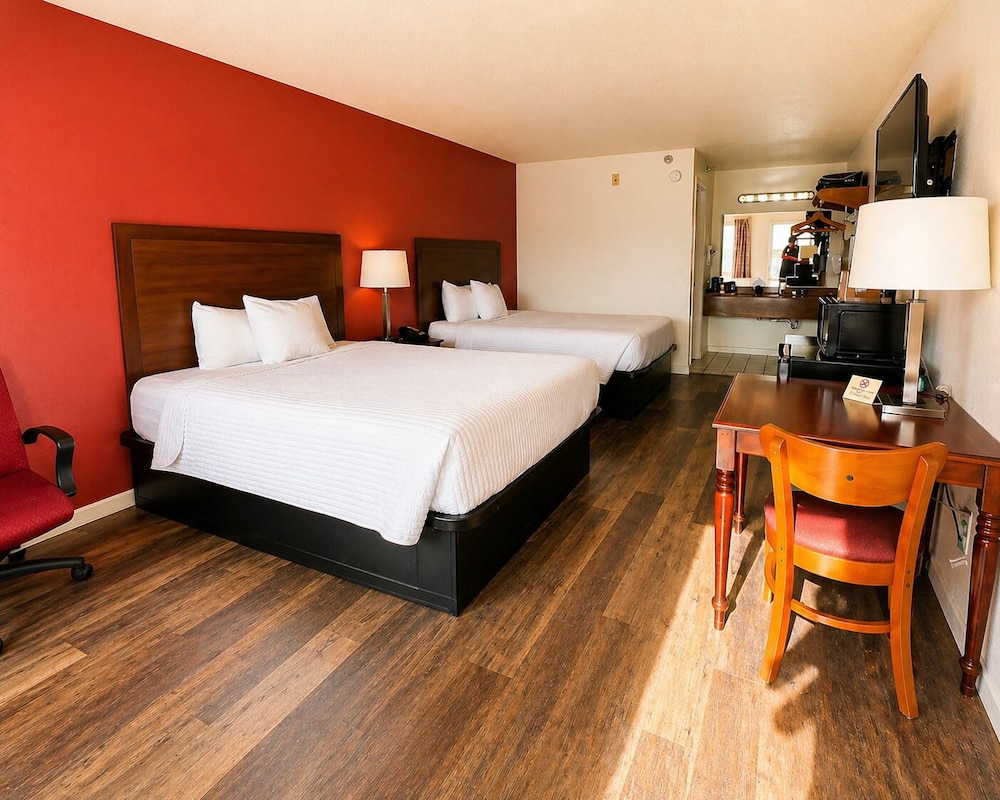 غرفة بسريرين كوين، Carriage House Inn 5/10