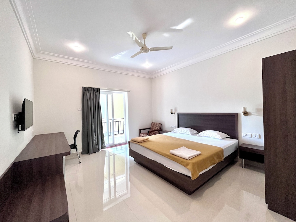 SUPERIOR, KING BED, BALCONY