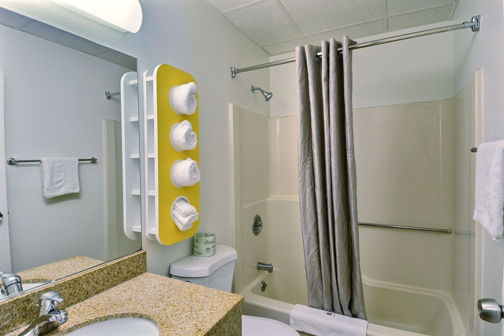 Motel6 Nashua, NH - North 58/58