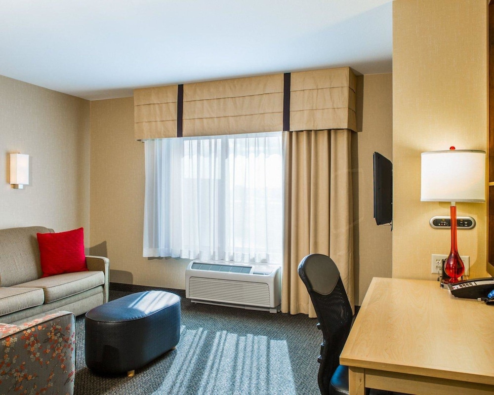 Cambria Hotel Madison East 25/41