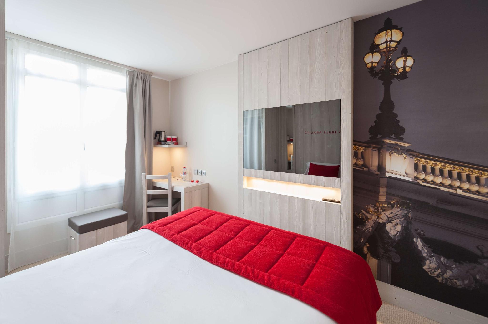 ROOM, DOUBLE BED