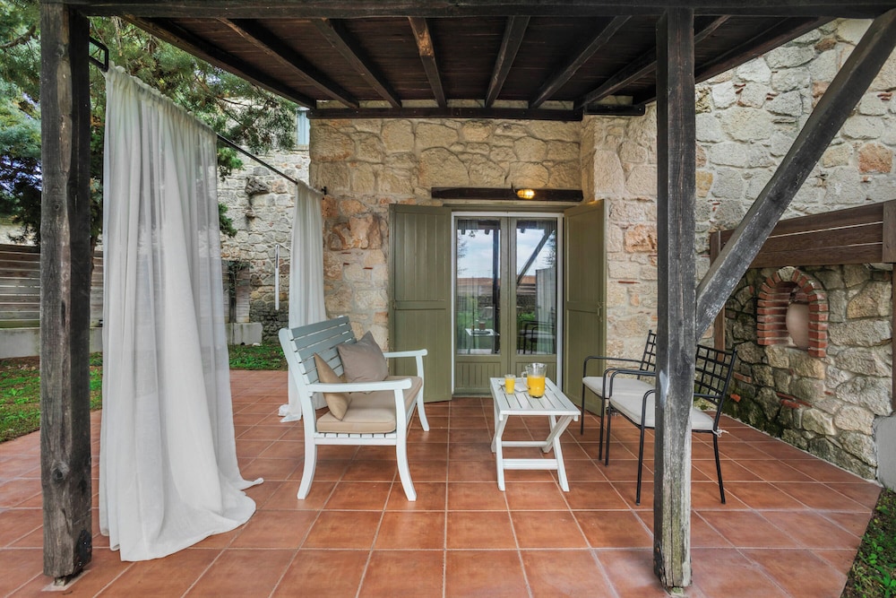 Petrino Suites 24/50