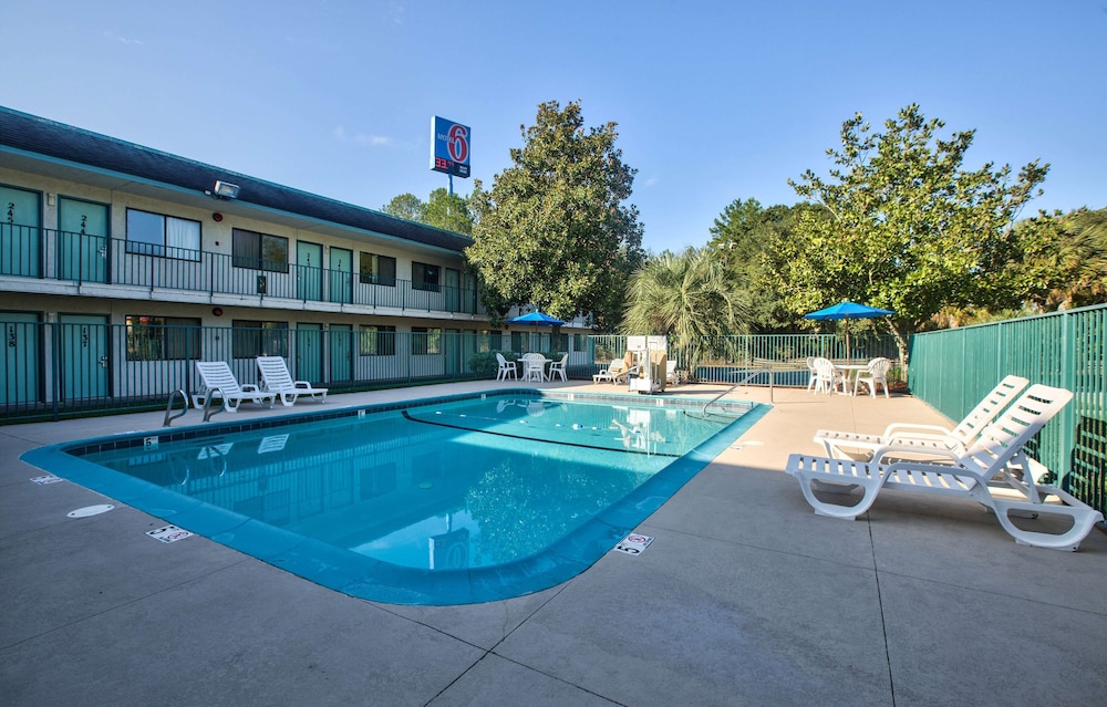 Motel6 Valdosta, GA - University