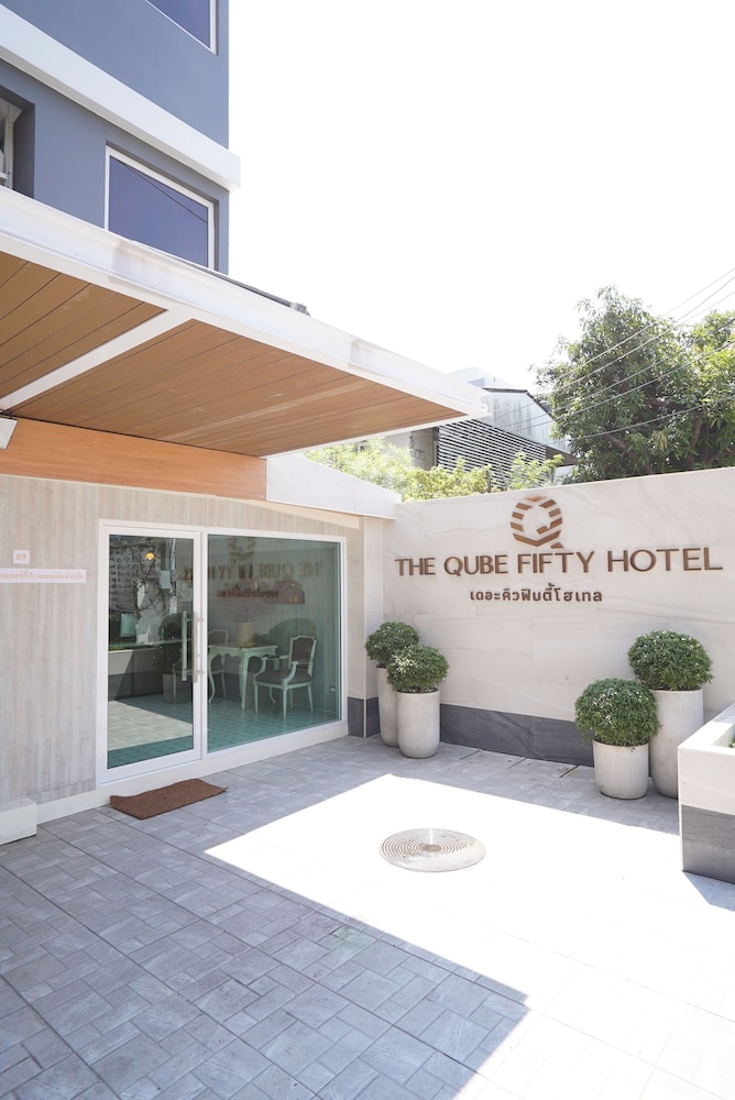 THE QUBE FIFTY HOTEL 2/50
