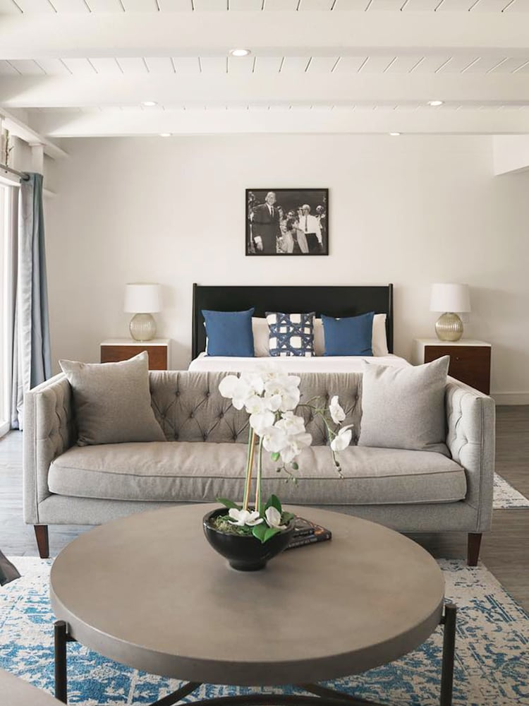 Hollywood Hills Hotel 33/55