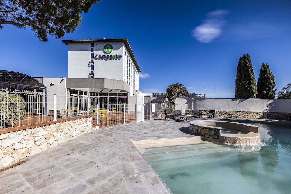 swimming pool spa