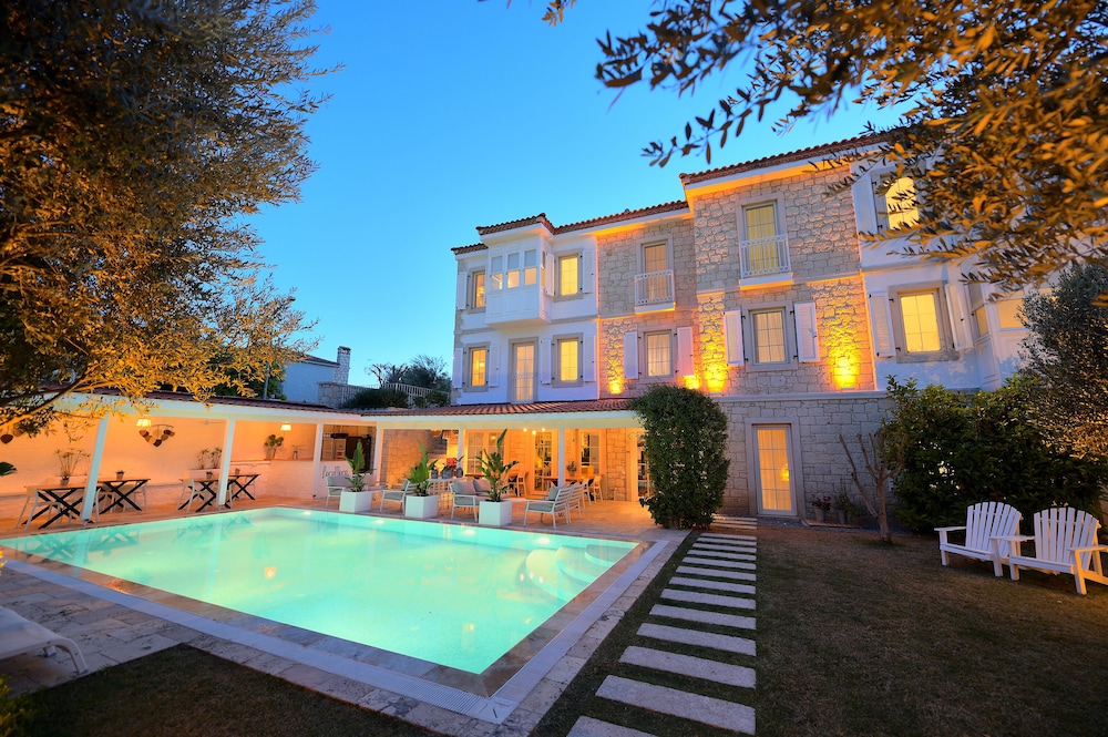 Peremere Alacati Hotel 5/50