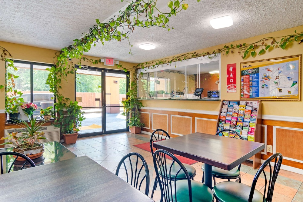 Econo Lodge Decatur - Atlanta East 19/24