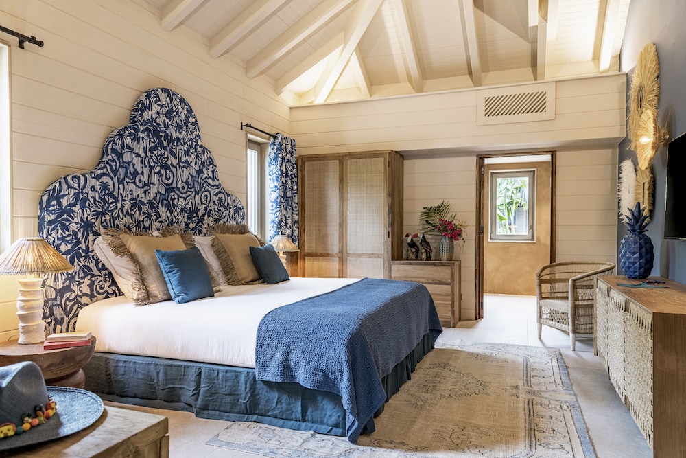 Blue, 2 King Beds