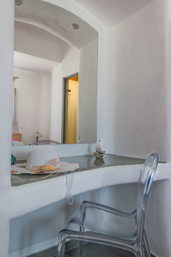 Aspronisi Luxury Villa 29/30