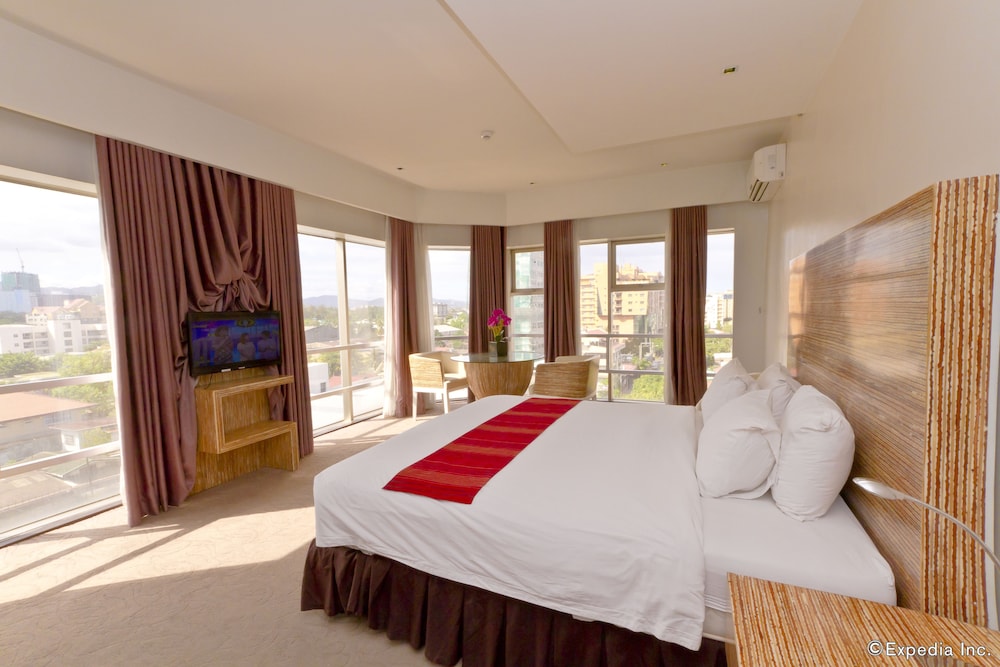 Castle Peak Hotel 30/71