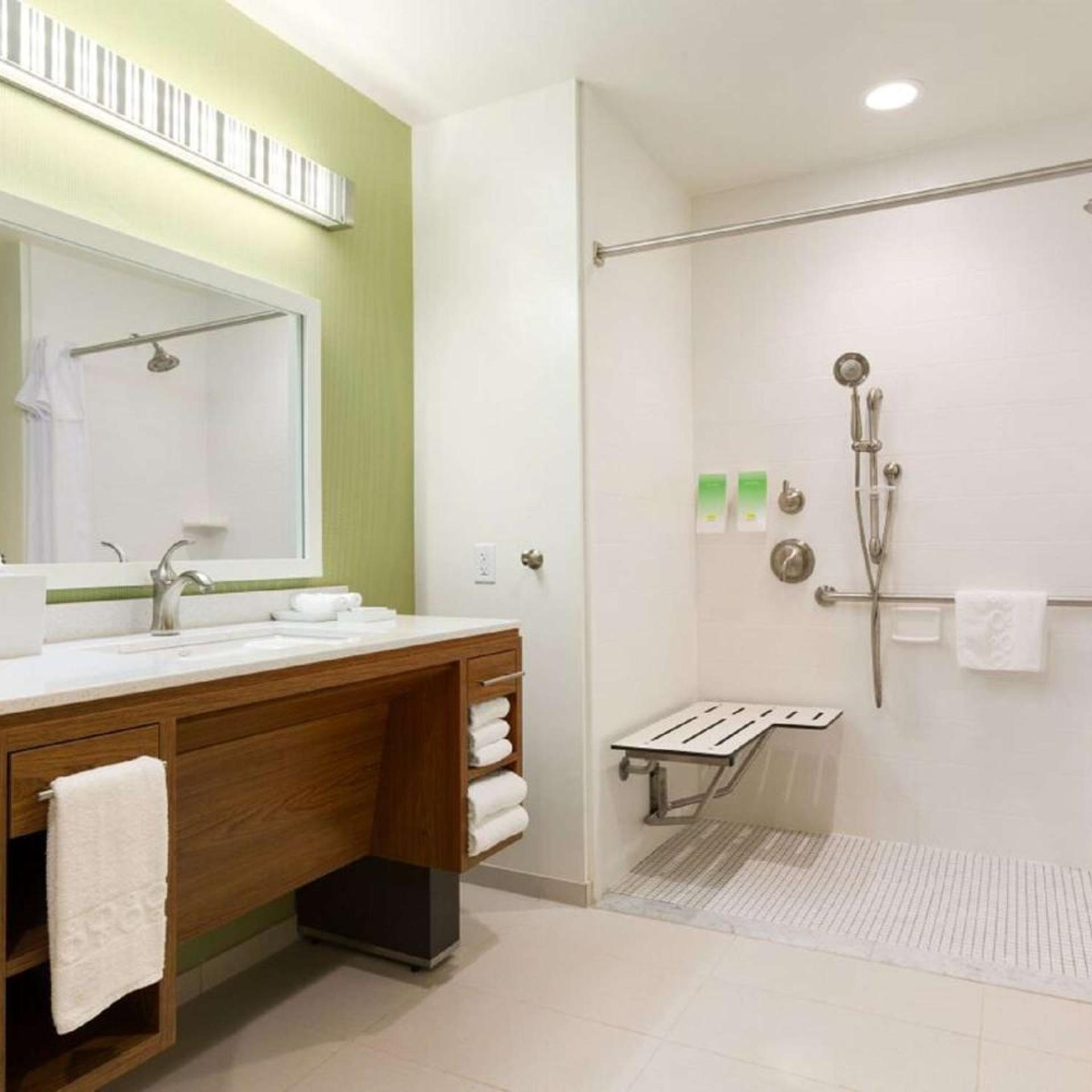 Studio, Suite, King Bed, Accessible