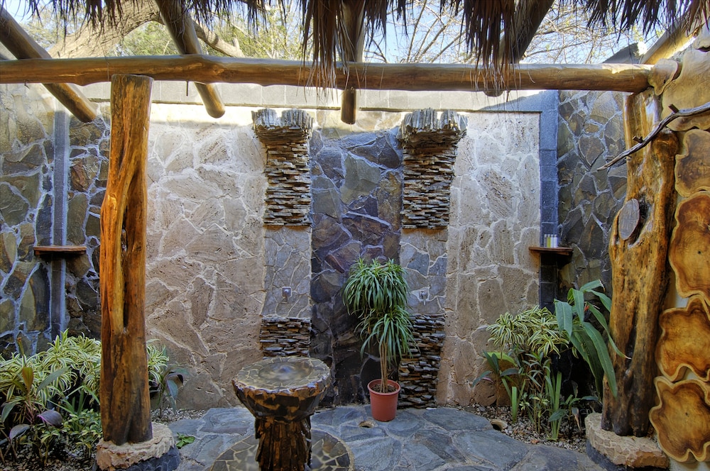 Ocho Artisan Bungalows 38/80