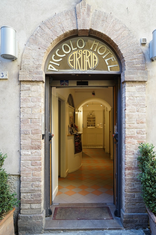 Piccolo Hotel Etruria 8/69