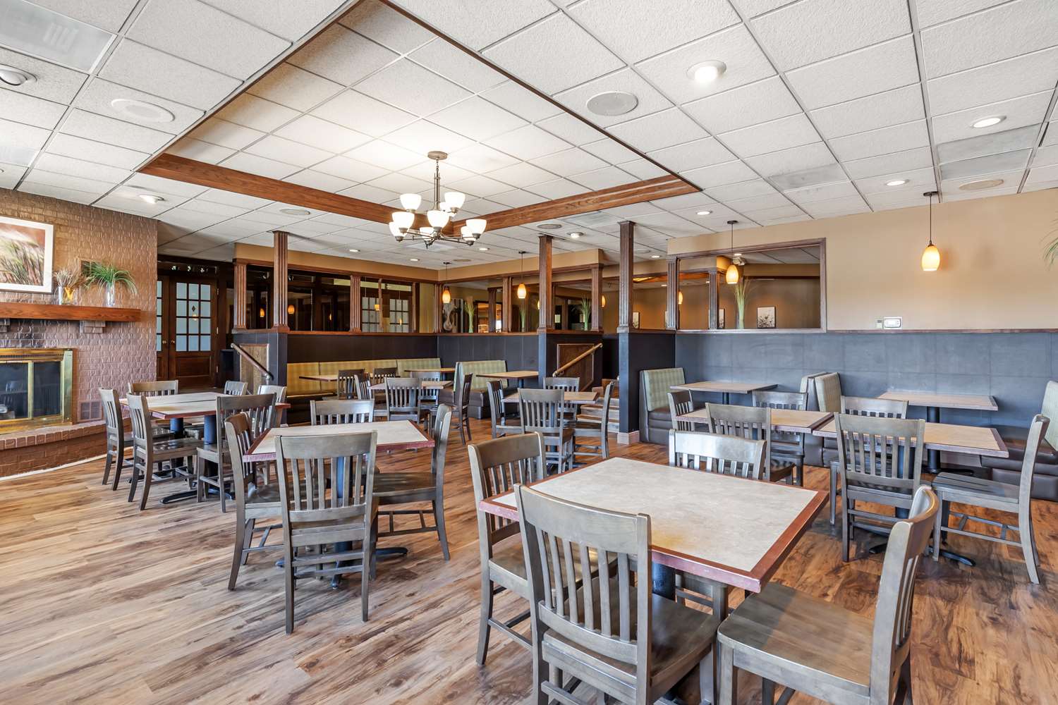 Best Western Plus Steeplegate Inn 42/51