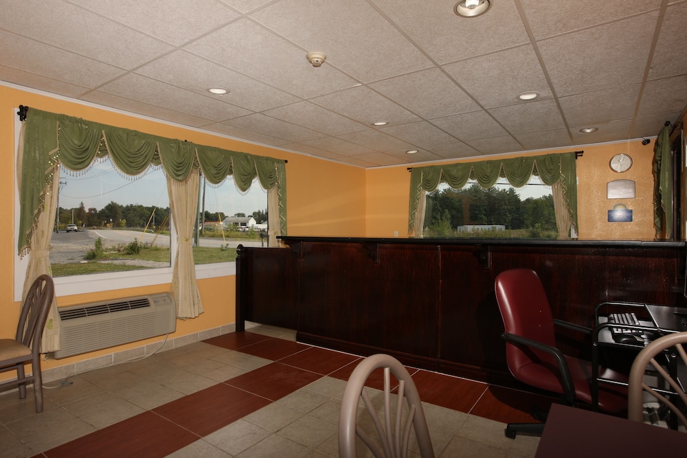 Days Inn by Wyndham Queensbury/Lake George 11/38