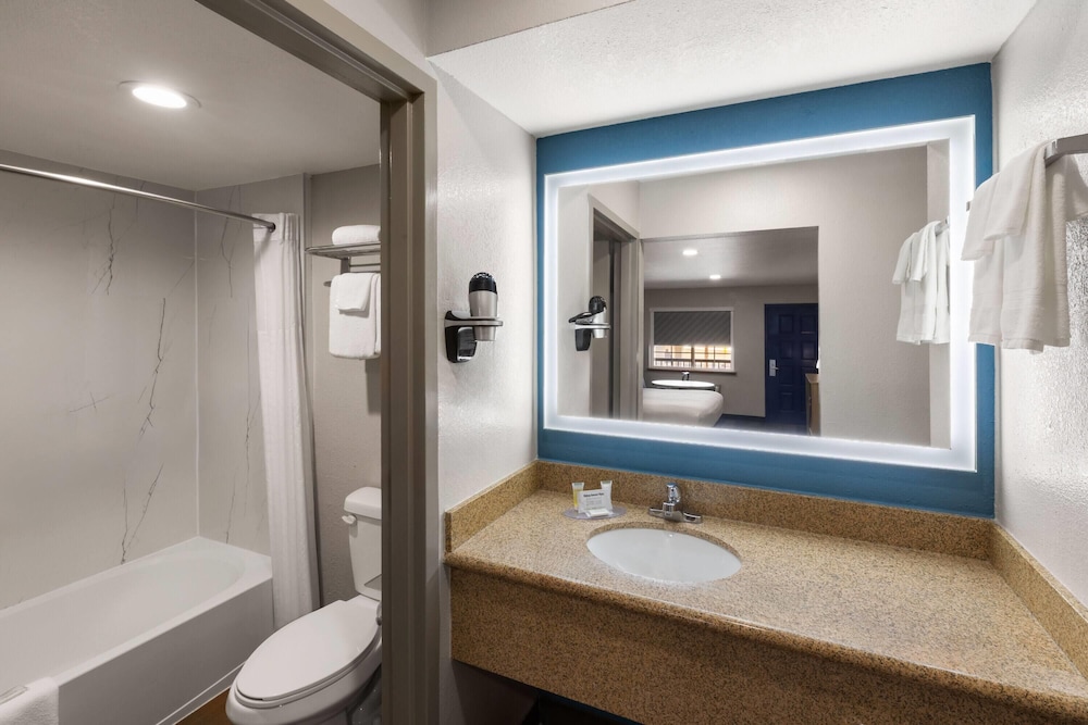 Days Inn By Wyndham El Paso West 48/50