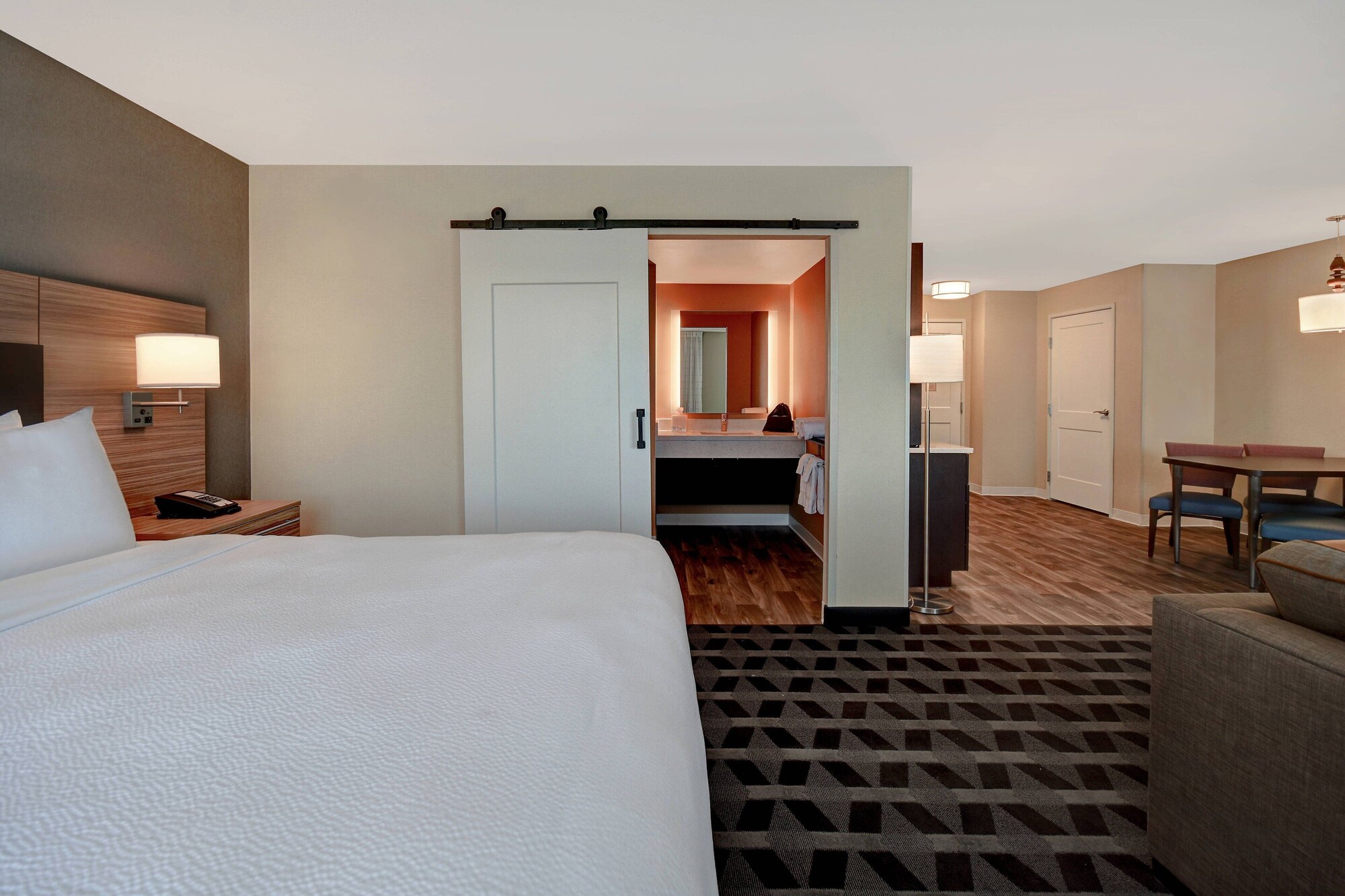 STUDIO, KING BED, SOFA