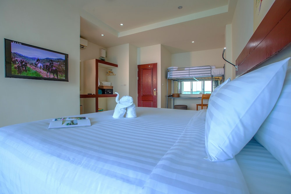 Norn Talay Surin Beach Phuket (ex Surin Beach Resort) 11/50