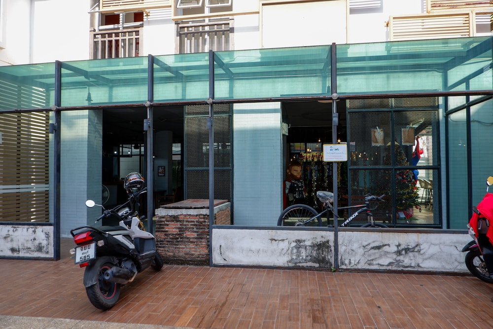 18 Coins Budget Hotel 60/67