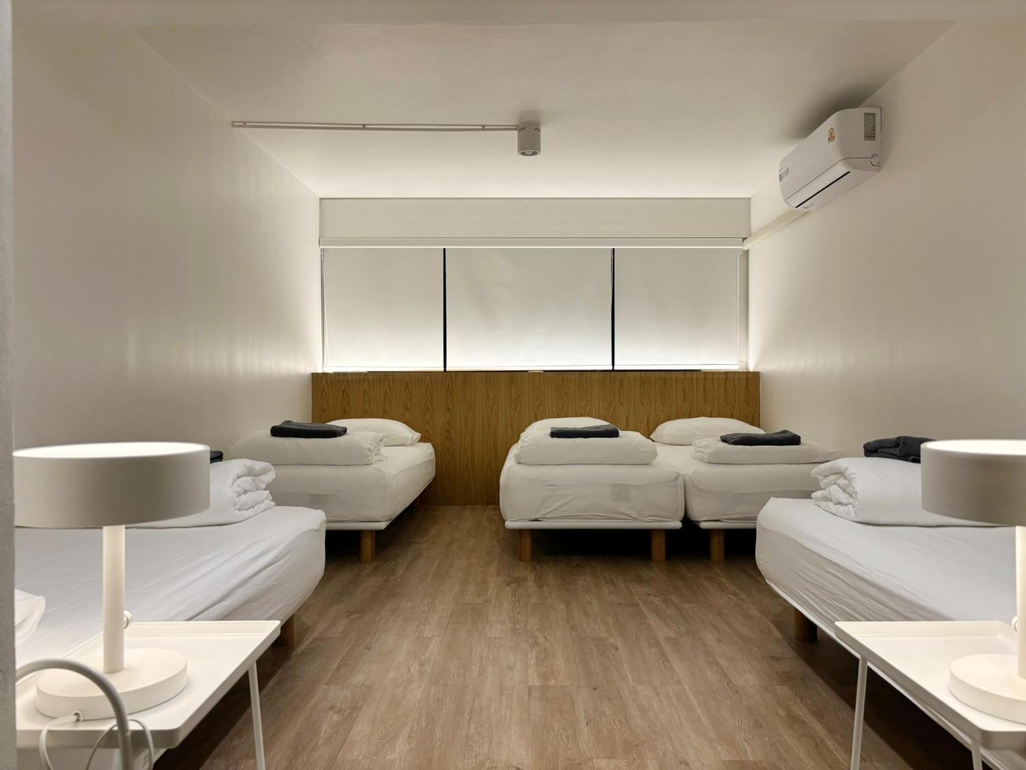 ROOM, QUADRUPLE, PRIVATE BATHROOM