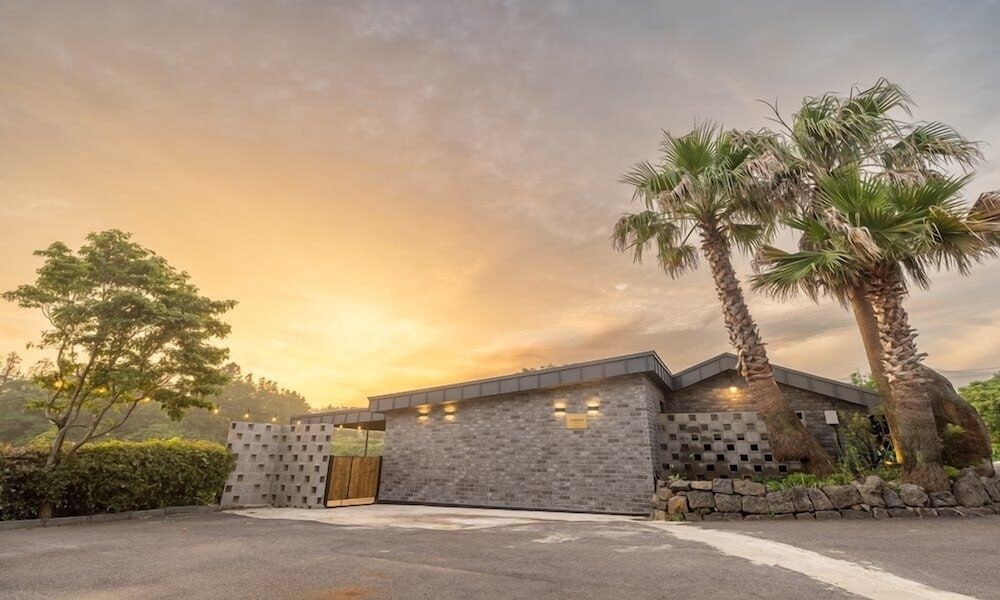 Jeju Bunker Hotel and Resort 5/50